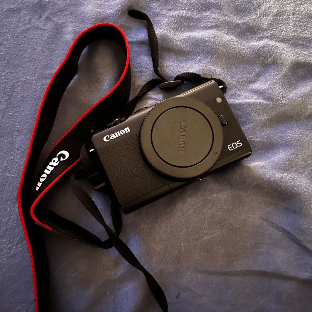 Canon EOS M200 Compact Black Camera with Red Strap and case